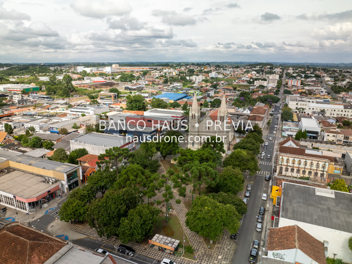 Igreja e centro urbano em vista aérea — Campo Largo, Paraná, Paraná.