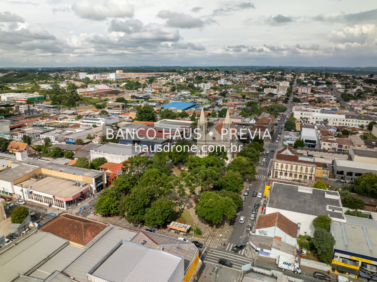 Igreja e centro urbano em vista aérea — Campo Largo, Paraná, Paraná.