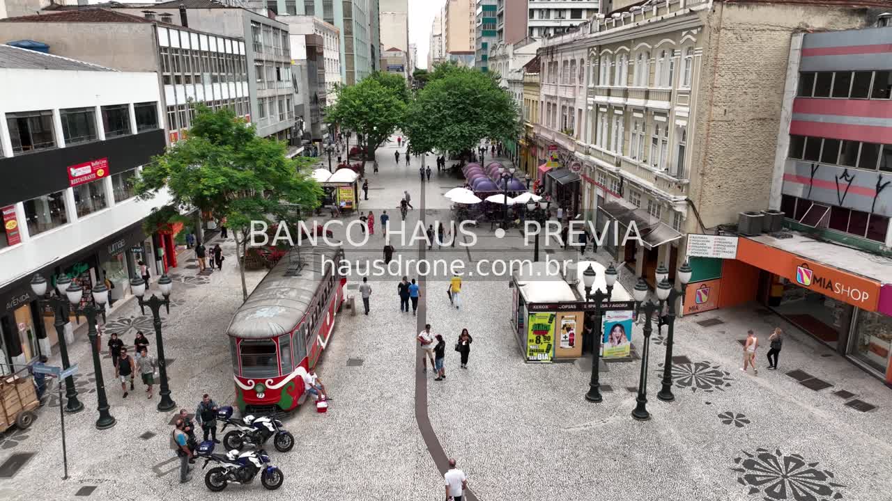Calçadão e circulação de pedestres — Centro de Curitiba, Paraná.