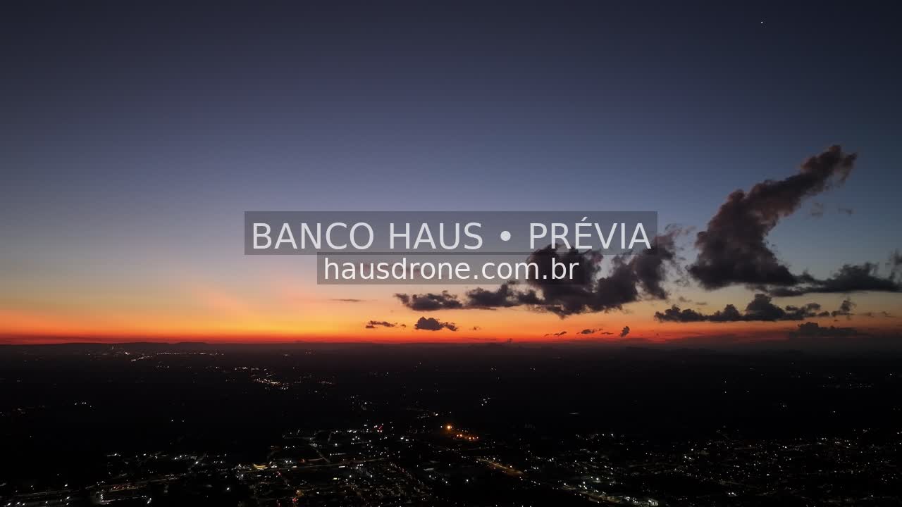 Horizonte urbano ao entardecer — Ecoville em Curitiba, Paraná.
