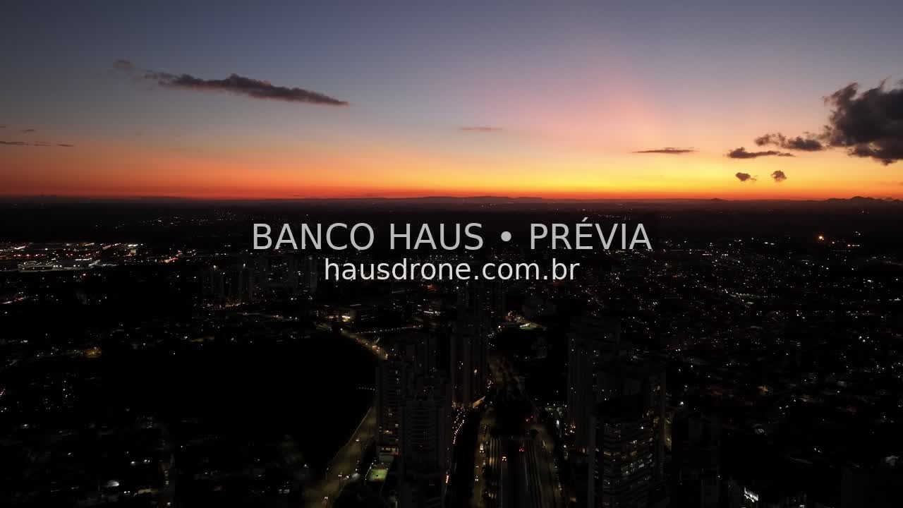 Horizonte urbano ao entardecer — Ecoville em Curitiba, Paraná.