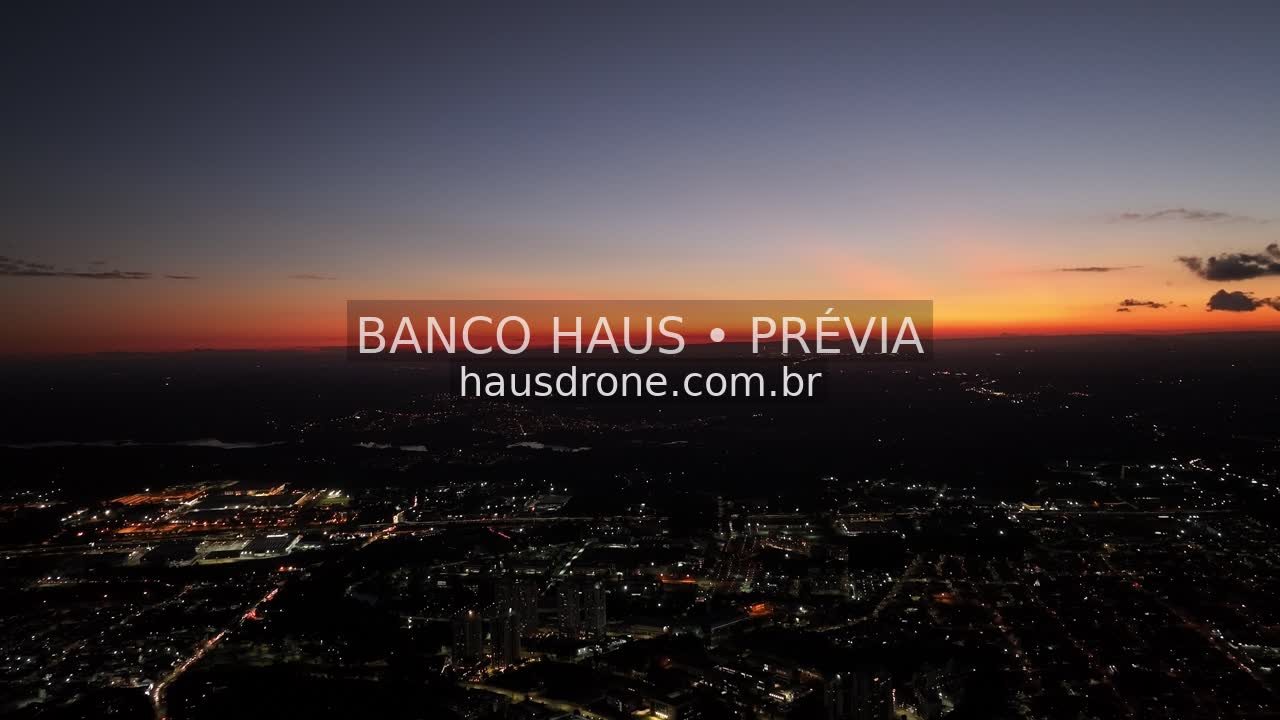 Horizonte urbano ao entardecer — Ecoville em Curitiba, Paraná.