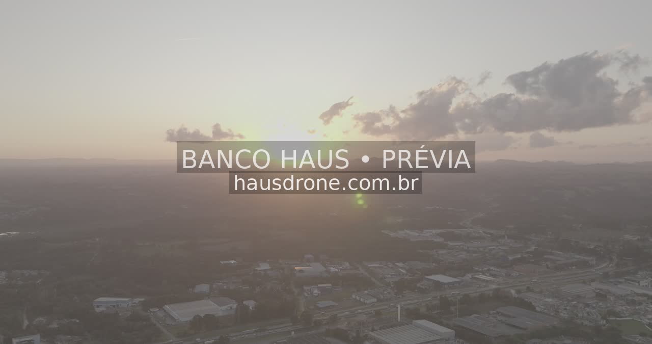 Horizonte urbano ao entardecer — Ecoville em Curitiba, Paraná.