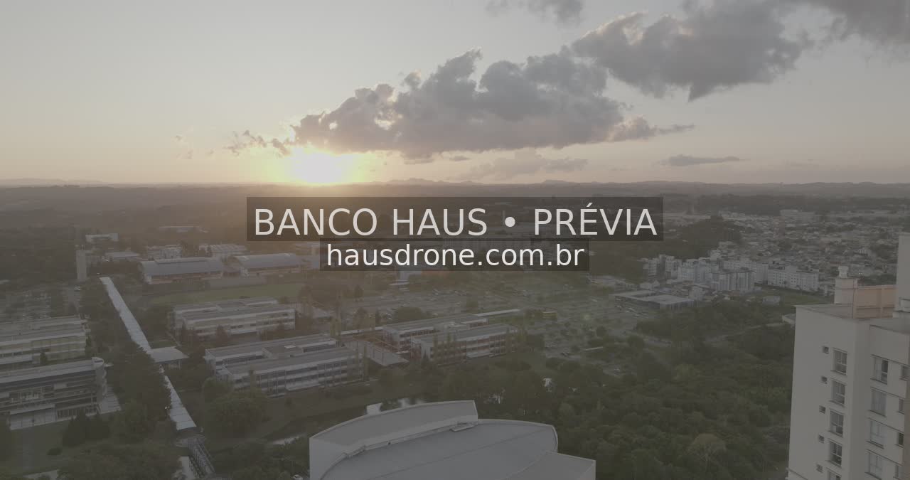 Horizonte urbano ao entardecer — Ecoville em Curitiba, Paraná.