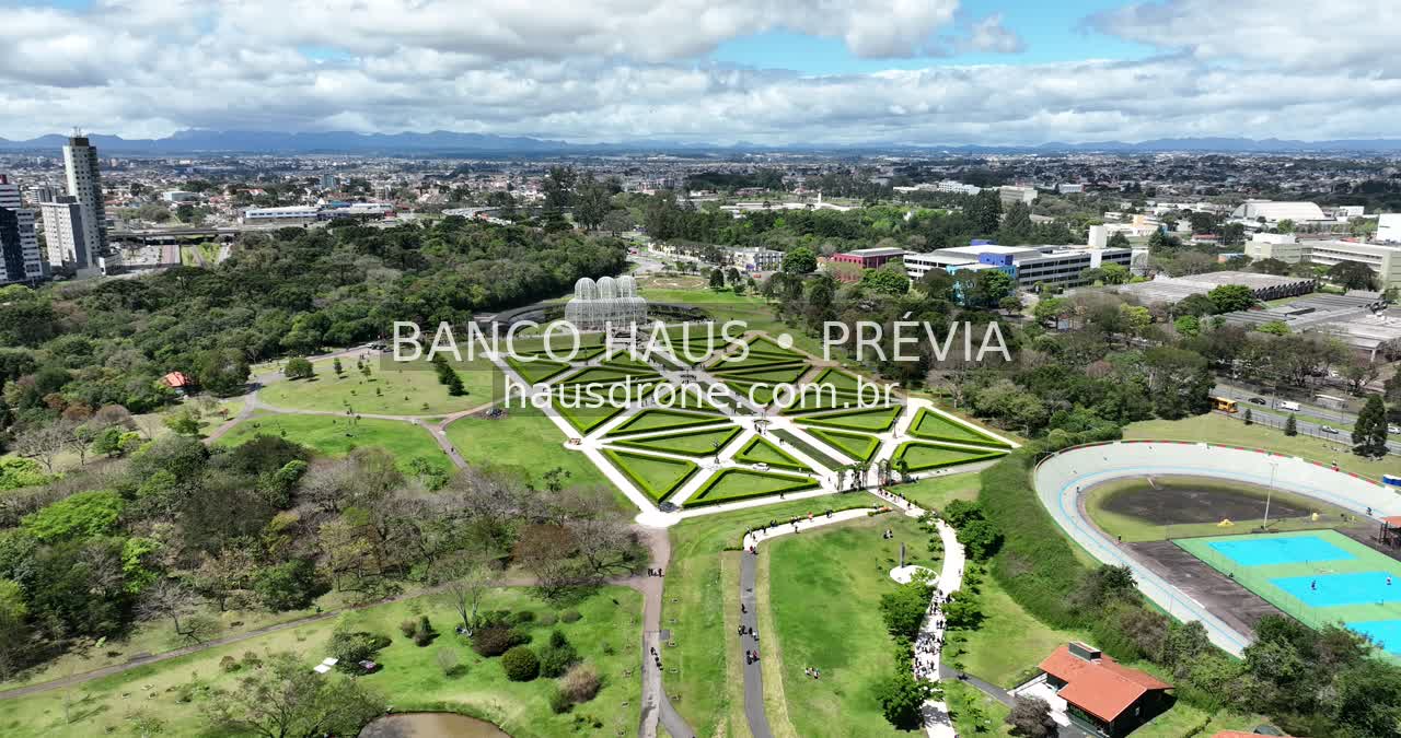 Estufa e jardins em vista aérea — Jardim Botânico de Curitiba, Paraná.