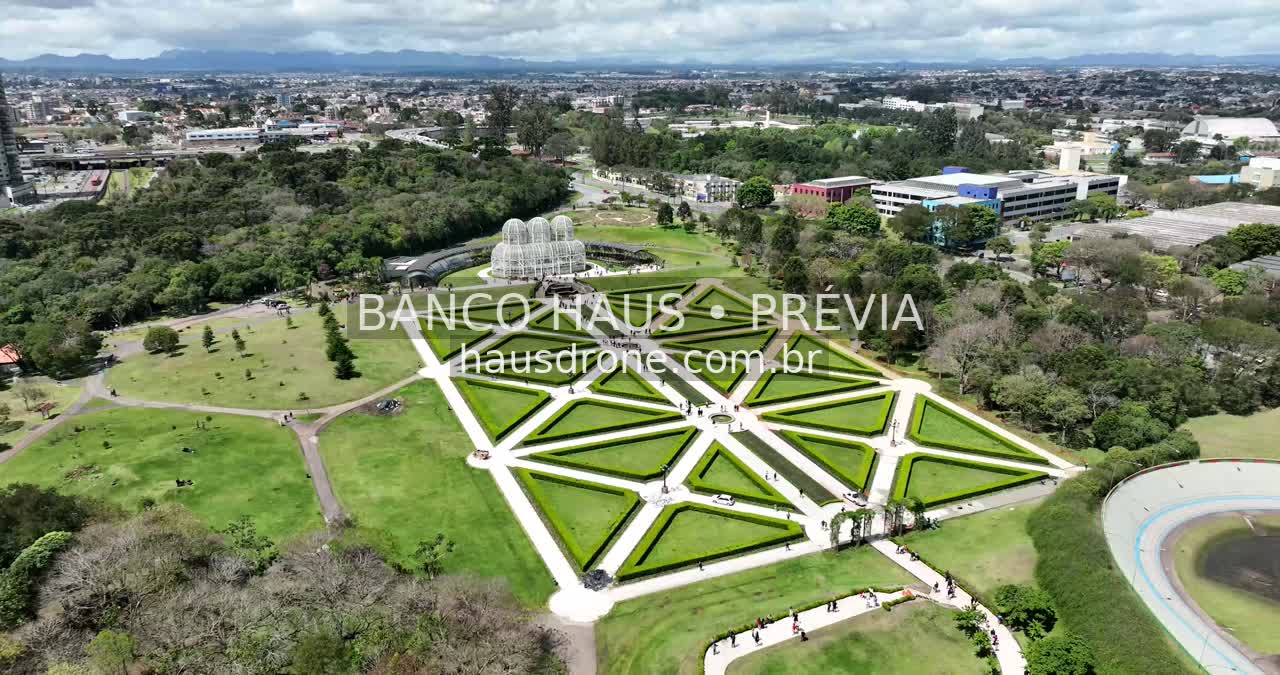 Estufa e jardins em vista aérea — Jardim Botânico de Curitiba, Paraná.