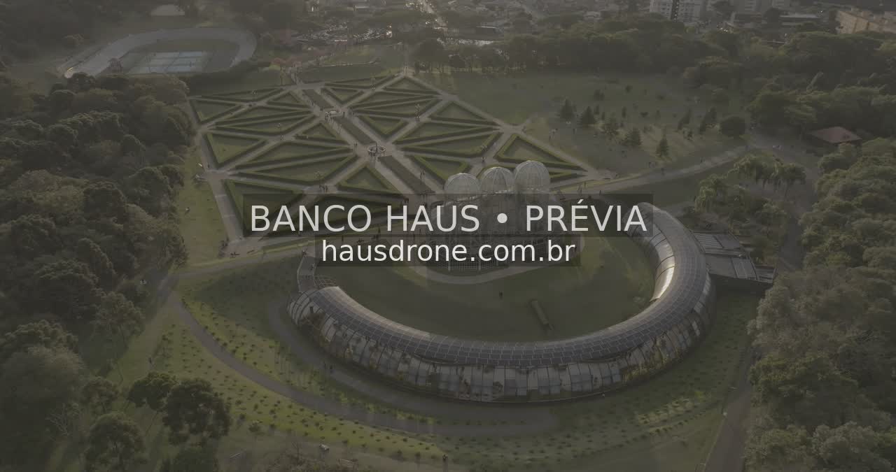 Estufa e jardins em vista aérea — Jardim Botânico de Curitiba, Paraná.