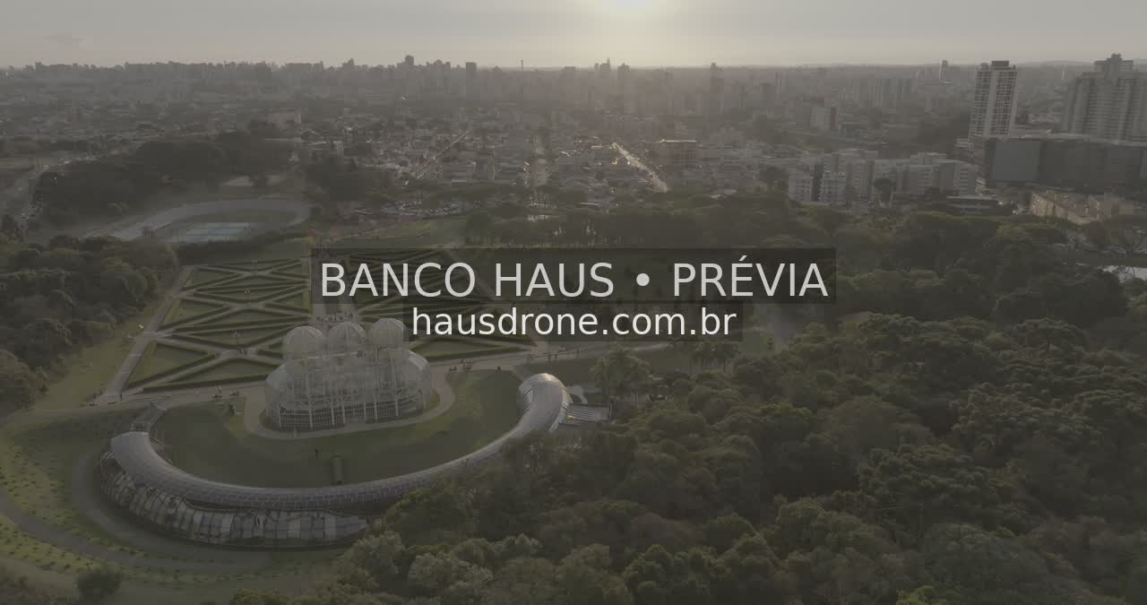 Estufa e jardins em vista aérea — Jardim Botânico de Curitiba, Paraná.