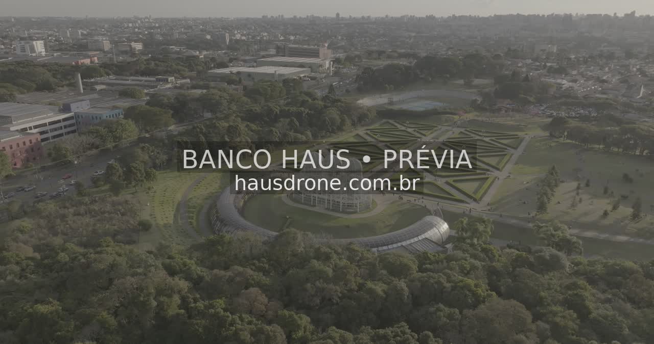 Estufa e jardins em vista aérea — Jardim Botânico de Curitiba, Paraná.