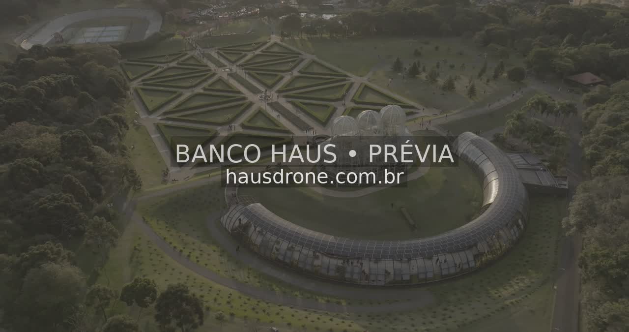 Estufa e jardins em vista aérea — Jardim Botânico de Curitiba, Paraná.