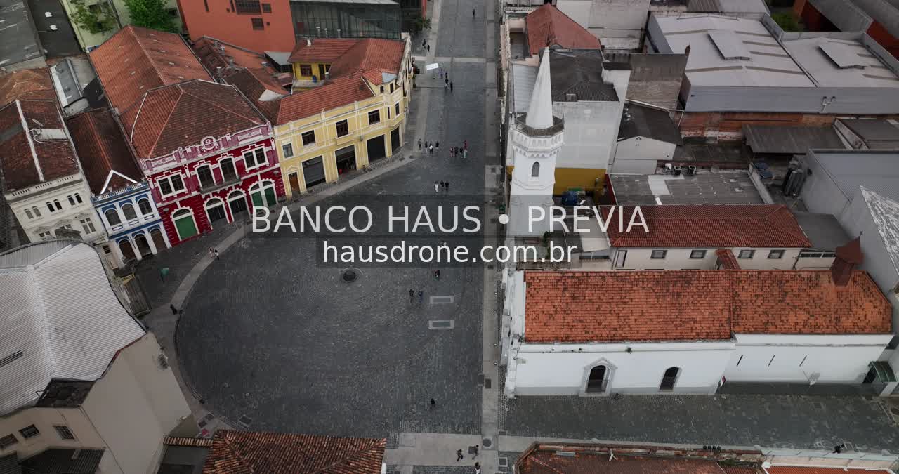 Casario e praças em vista aérea — Largo da Ordem em Curitiba, Paraná.