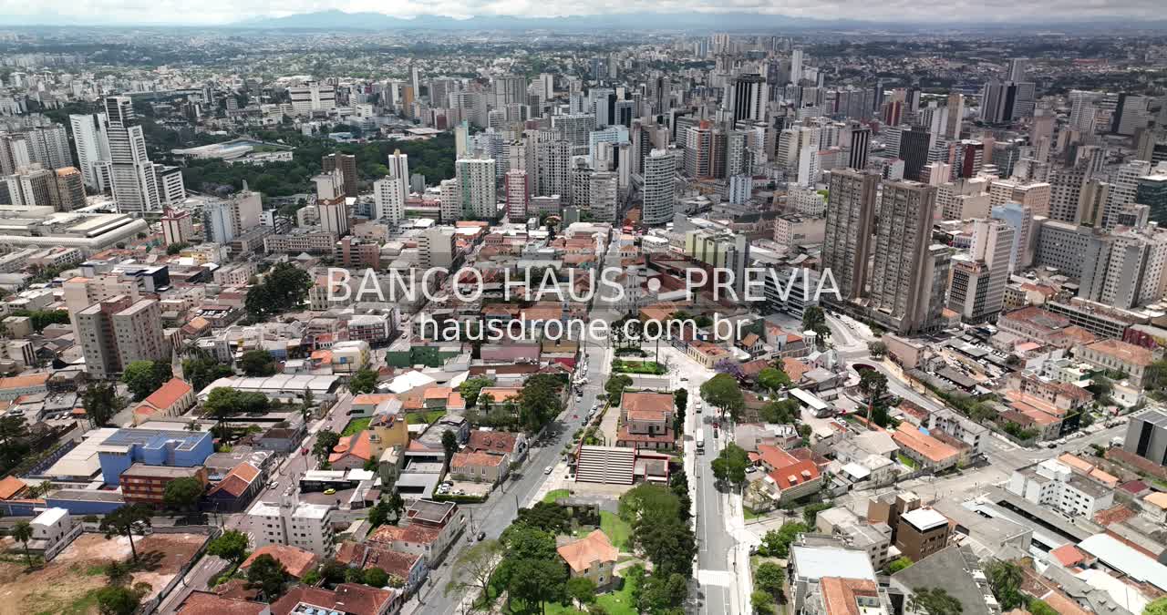Casario e praças em vista aérea — Largo da Ordem em Curitiba, Paraná.