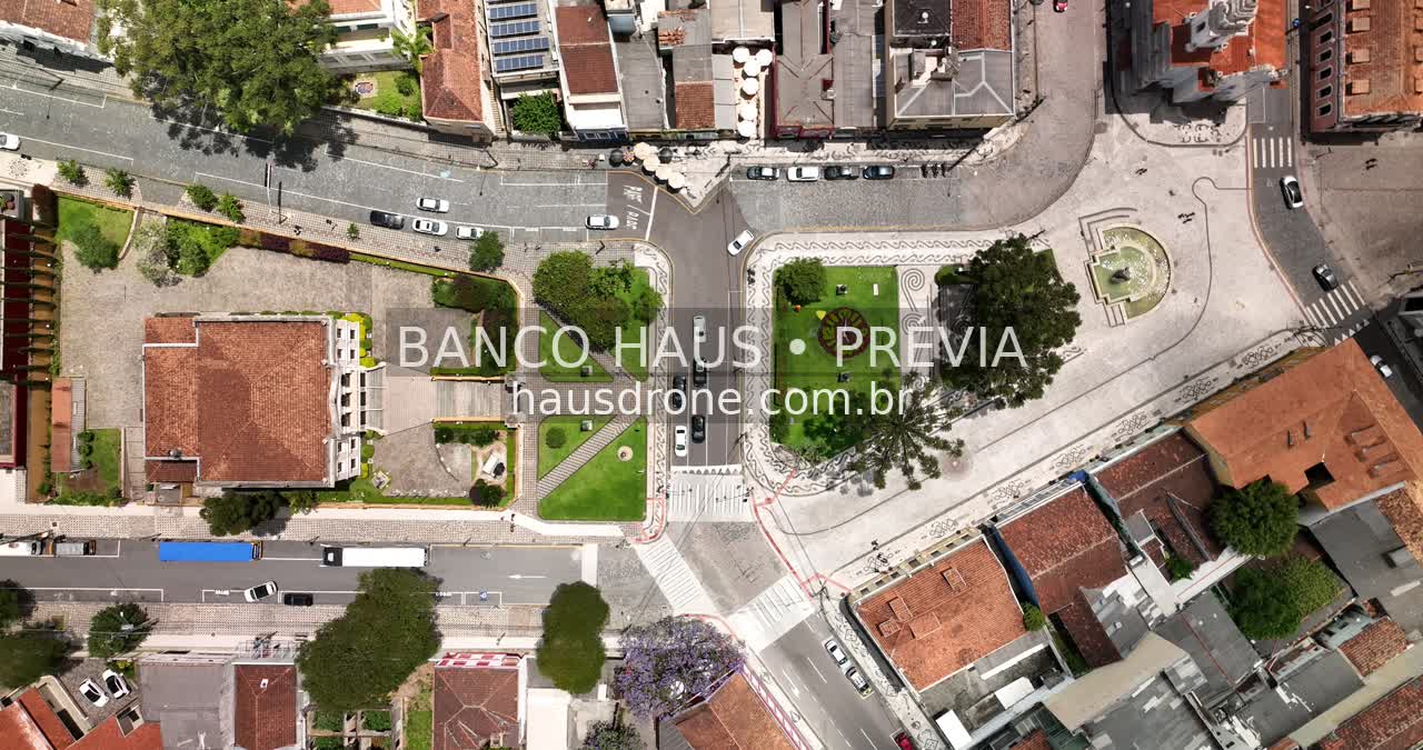 Casario e praças em vista aérea — Largo da Ordem em Curitiba, Paraná.