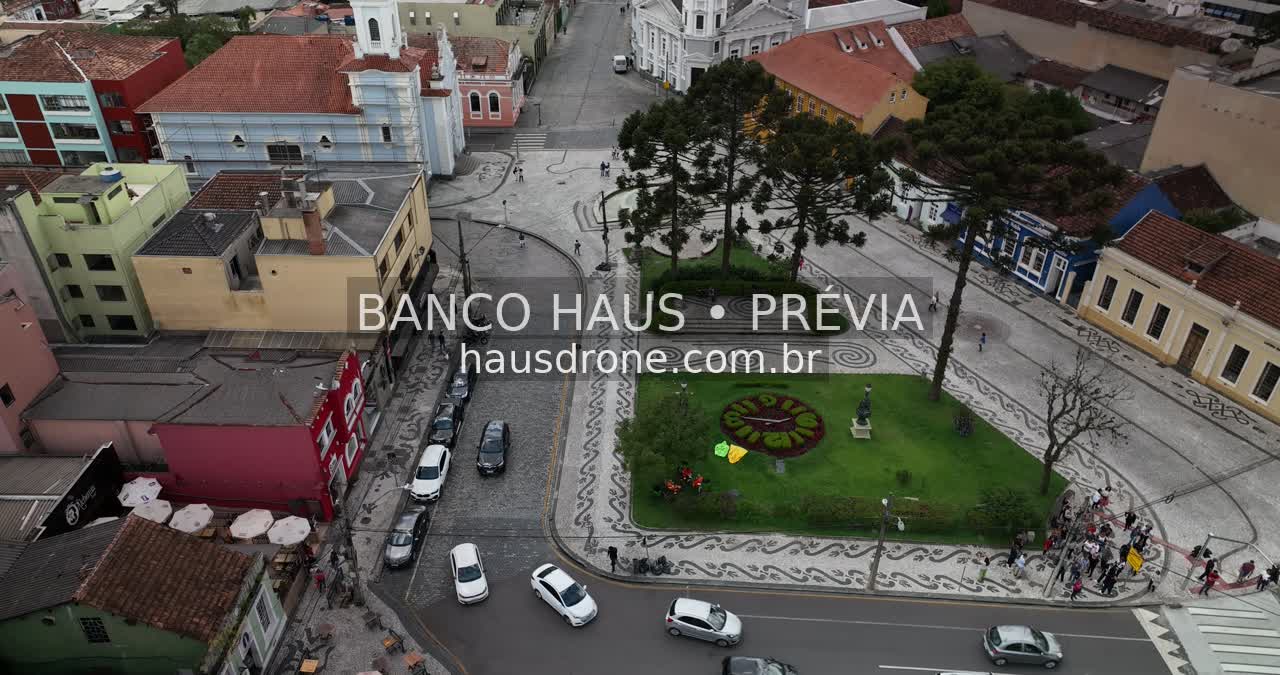 Casario e praças em vista aérea — Largo da Ordem em Curitiba, Paraná.