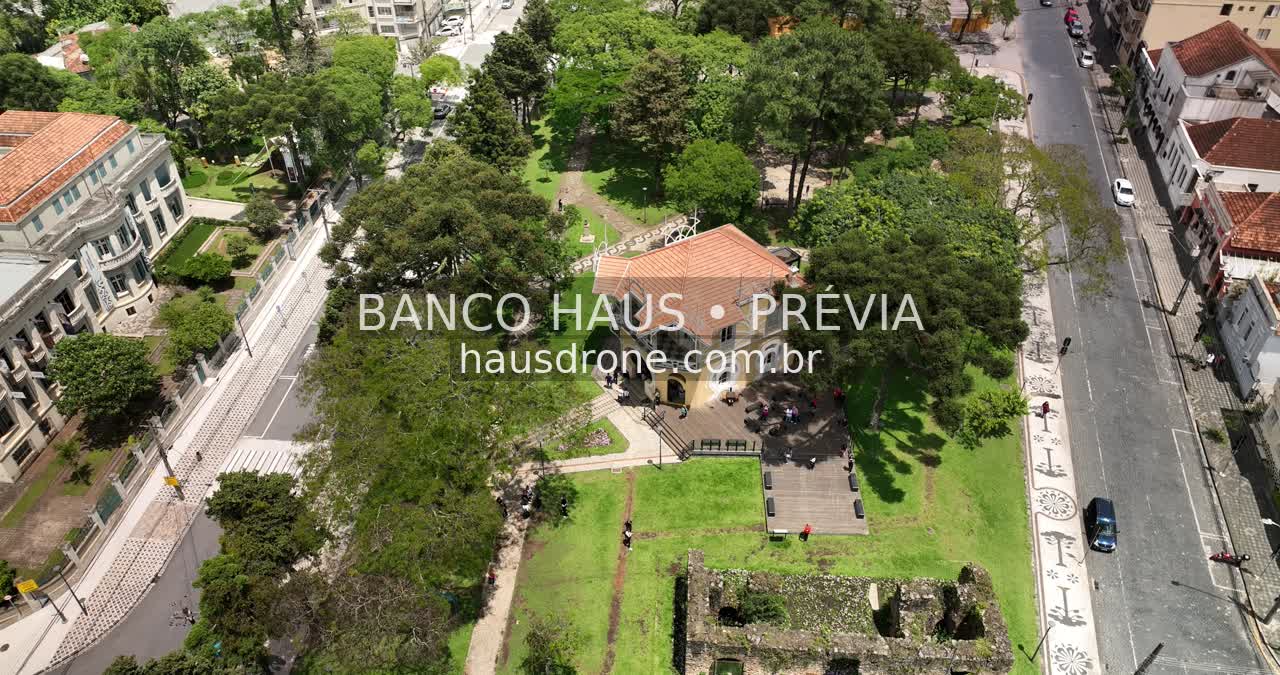 Casario e praças em vista aérea — Largo da Ordem em Curitiba, Paraná.