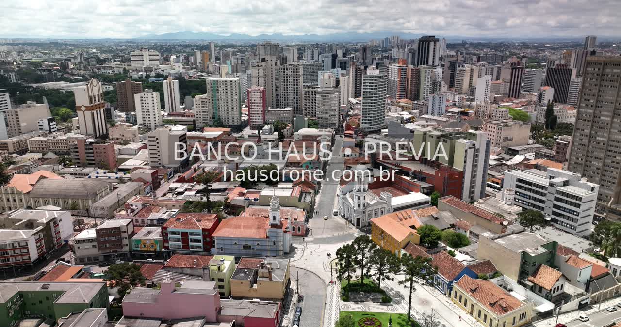 Casario e praças em vista aérea — Largo da Ordem em Curitiba, Paraná.