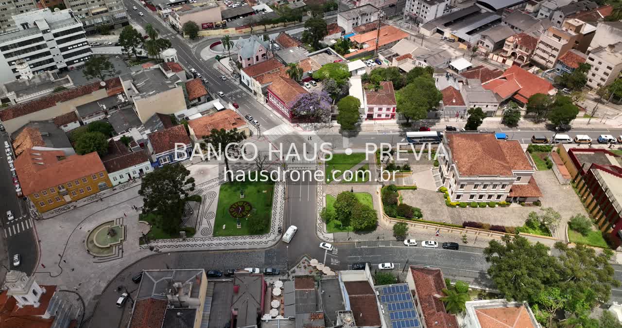 Casario e praças em vista aérea — Largo da Ordem em Curitiba, Paraná.