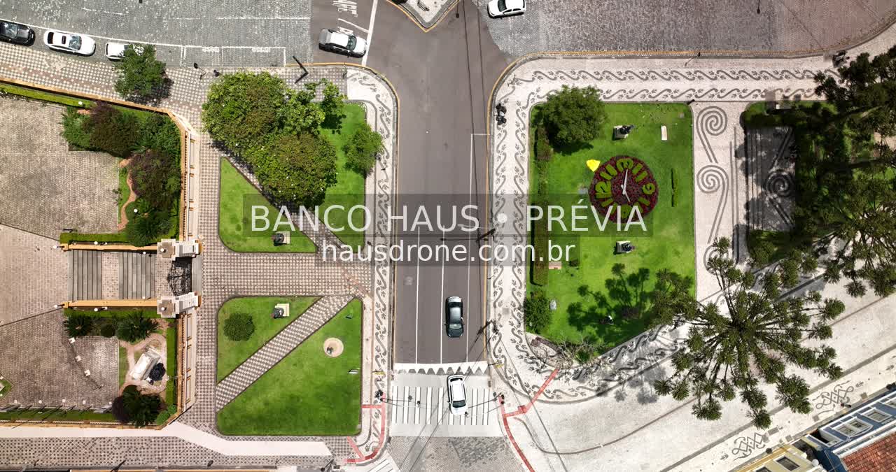 Casario e praças em vista aérea — Largo da Ordem em Curitiba, Paraná.