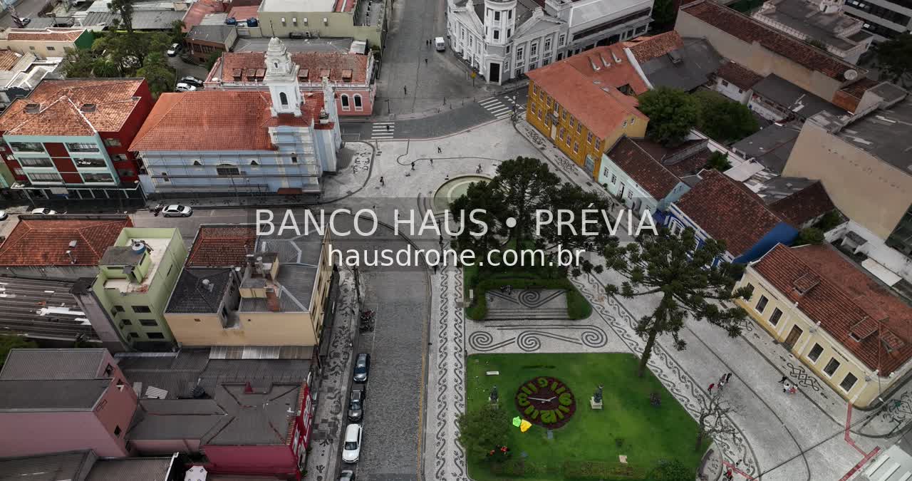 Casario e praças em vista aérea — Largo da Ordem em Curitiba, Paraná.