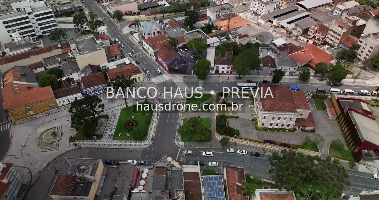 Casario e praças em vista aérea — Largo da Ordem em Curitiba, Paraná.