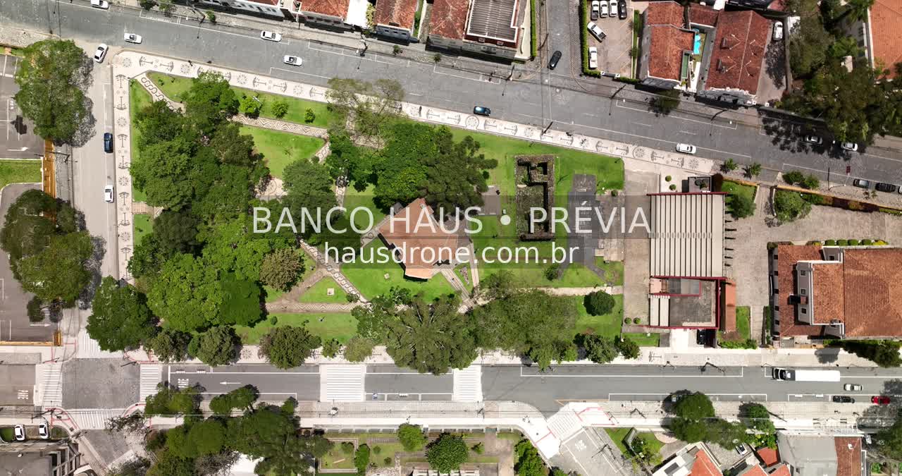 Casario e praças em vista aérea — Largo da Ordem em Curitiba, Paraná.