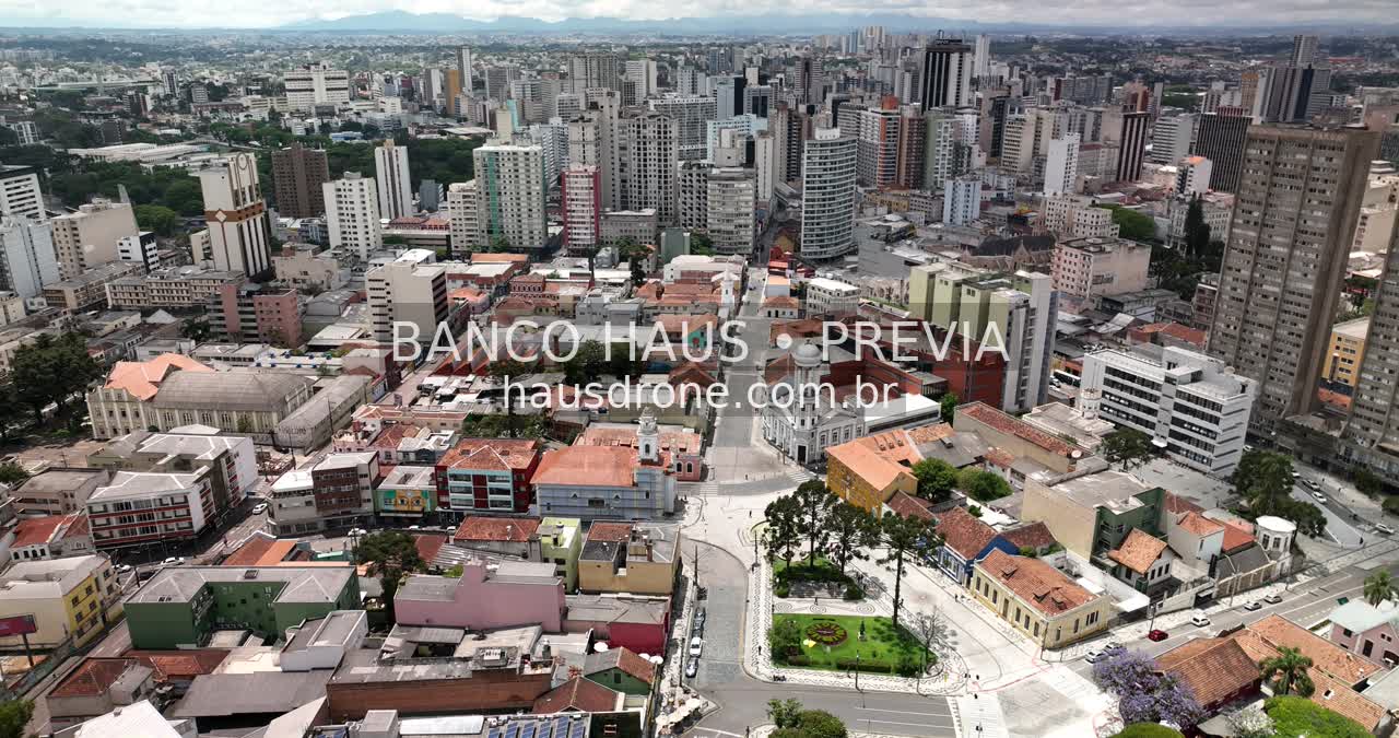 Casario e praças em vista aérea — Largo da Ordem em Curitiba, Paraná.