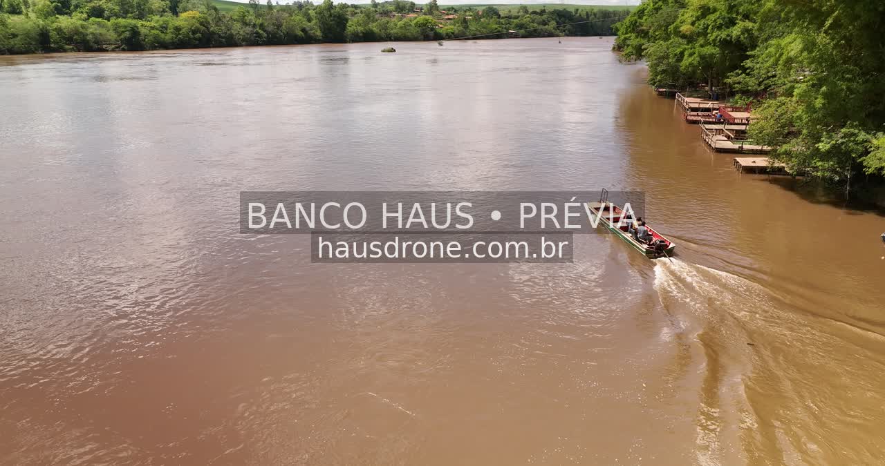 Embarcação no rio — Londrina e região, Paraná, Paraná.