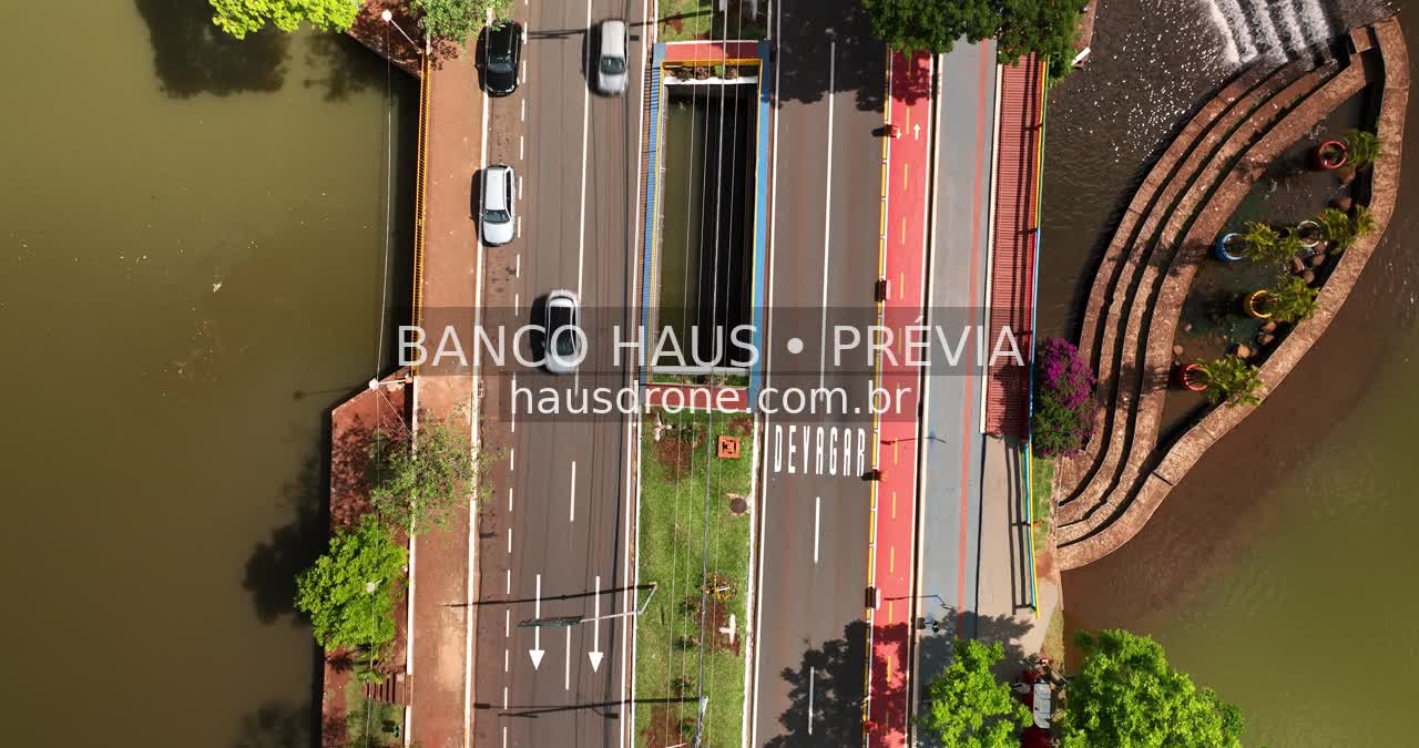 Ponte urbana com vias e margens do lago — Londrina e região, Paraná, Paraná.