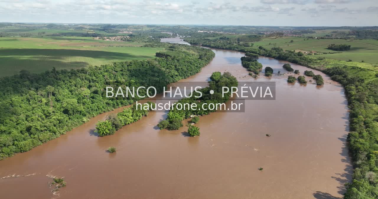 Rio e vegetação em vista aérea — Londrina e região, Paraná, Paraná.