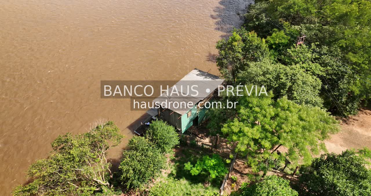 Rio e vegetação em vista aérea — Londrina e região, Paraná, Paraná.