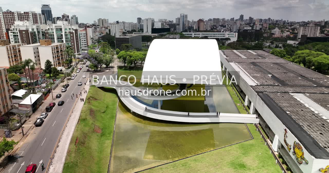 Arquitetura do MON e área externa — Museu Oscar Niemeyer em Curitiba, Paraná.