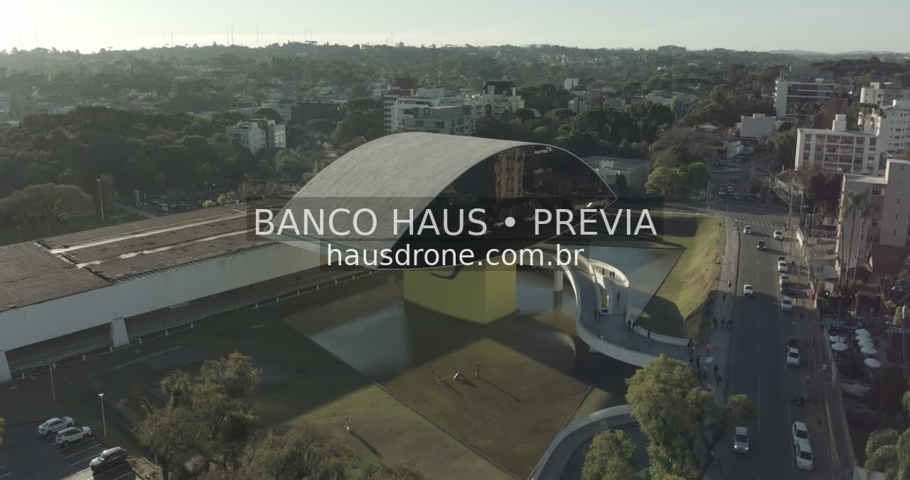 Arquitetura do MON e área externa — Museu Oscar Niemeyer em Curitiba, Paraná.