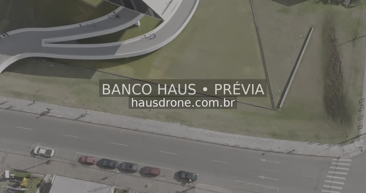 Arquitetura do MON e área externa — Museu Oscar Niemeyer em Curitiba, Paraná.