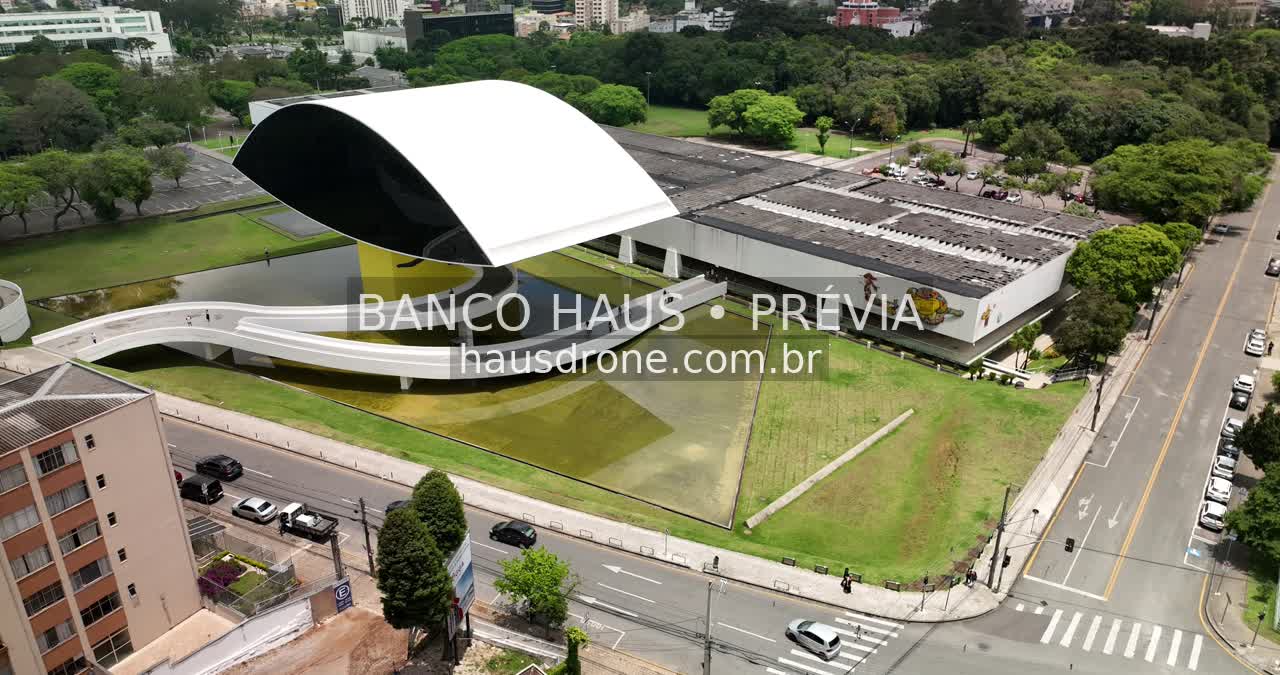 Arquitetura do MON e área externa — Museu Oscar Niemeyer em Curitiba, Paraná.