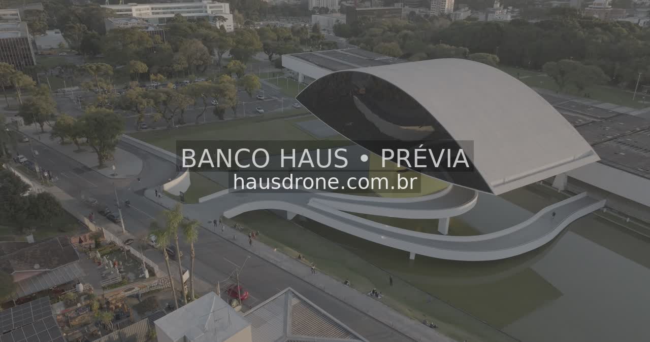 Arquitetura do MON e área externa — Museu Oscar Niemeyer em Curitiba, Paraná.