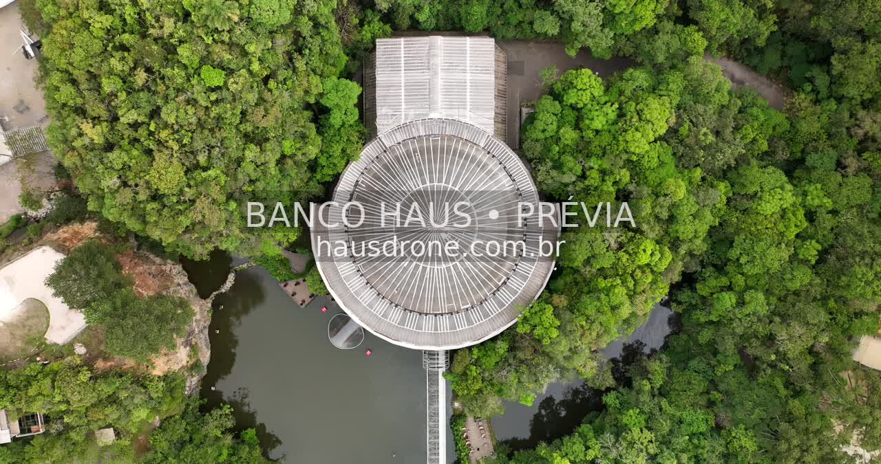 Cobertura circular do teatro vista de cima — Ópera de Arame em Curitiba, Paraná.