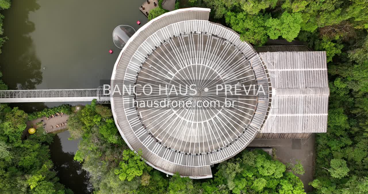 Cobertura circular do teatro vista de cima — Ópera de Arame em Curitiba, Paraná.