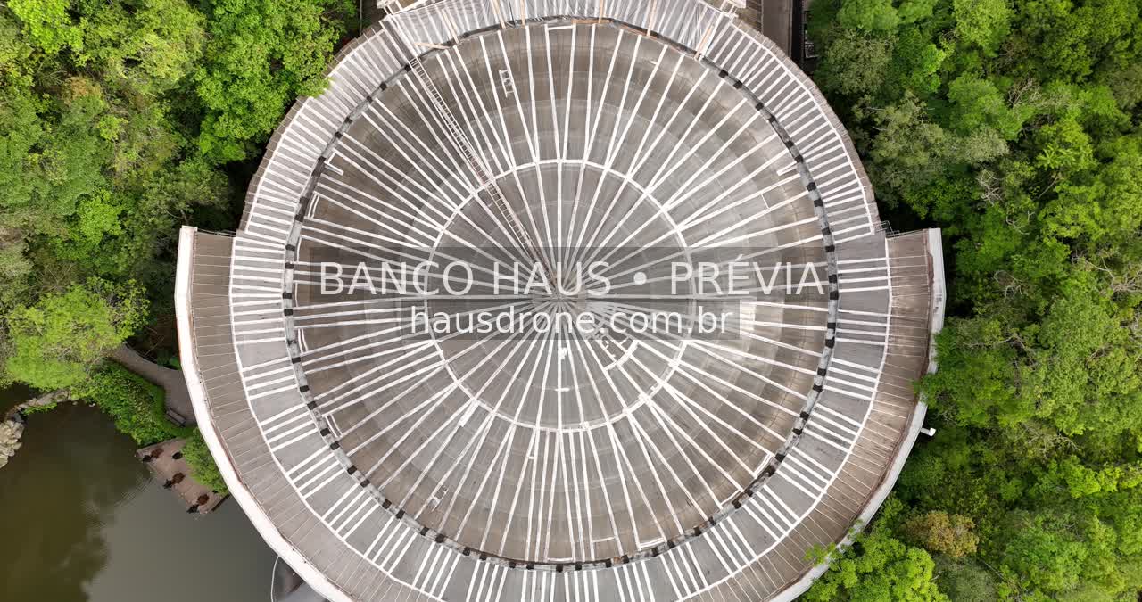 Cobertura circular do teatro vista de cima — Ópera de Arame em Curitiba, Paraná.