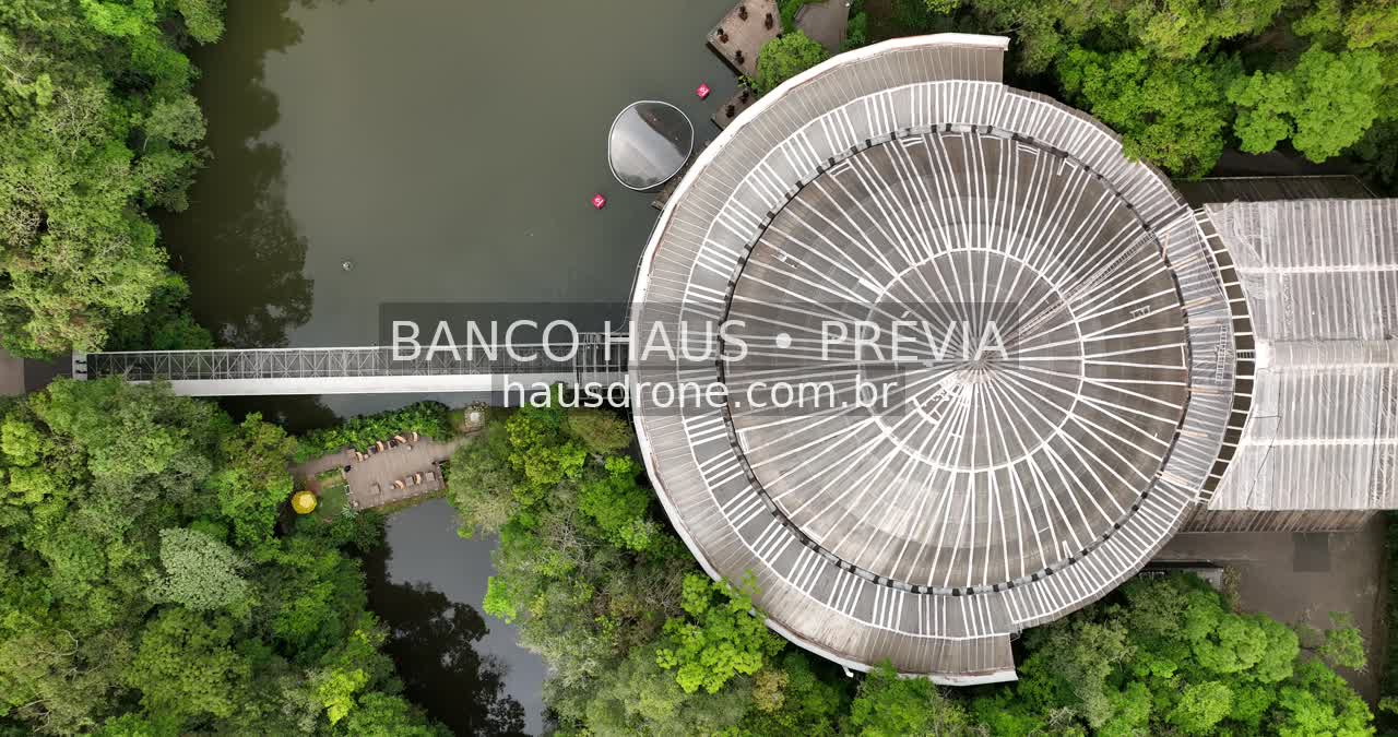 Cobertura circular do teatro vista de cima — Ópera de Arame em Curitiba, Paraná.