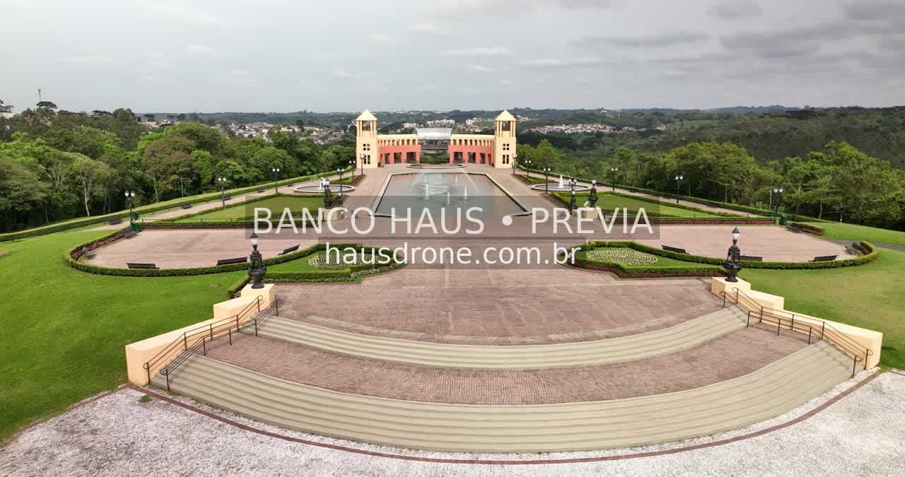 Escadaria e jardins do mirante — Parque Tanguá em Curitiba, Paraná.