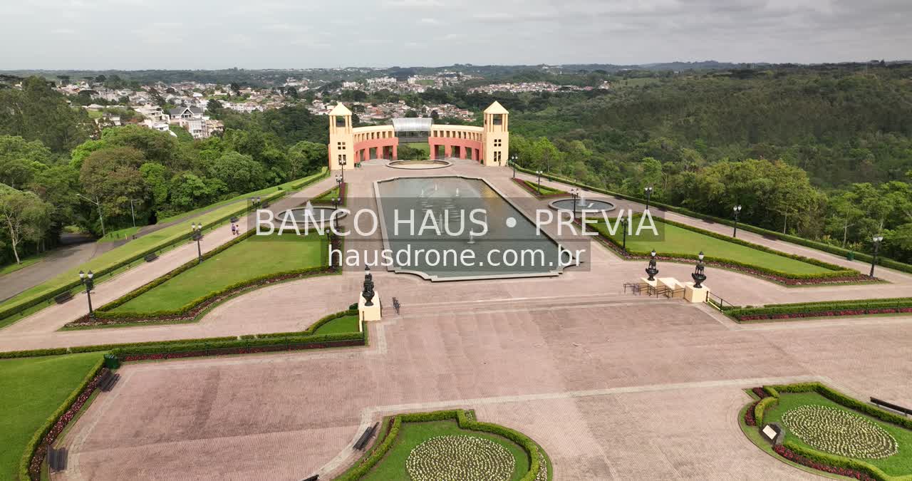 Jardins e mirante do parque — Parque Tanguá em Curitiba, Paraná.