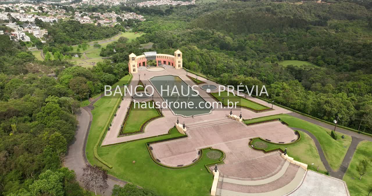 Jardins e mirante do parque — Parque Tanguá em Curitiba, Paraná.