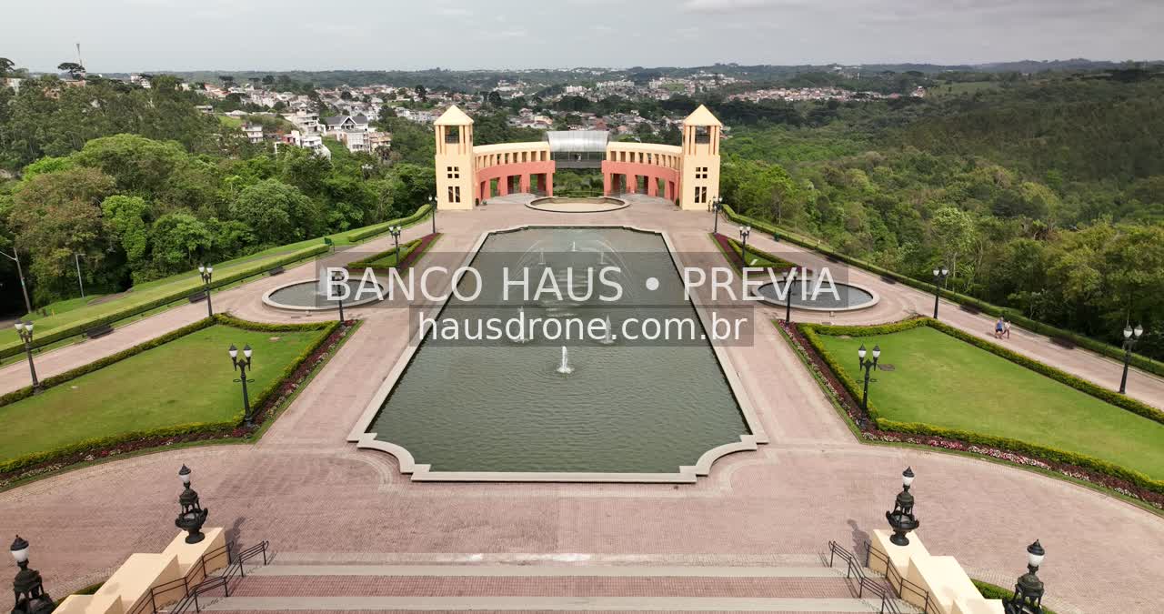 Jardins e mirante do parque — Parque Tanguá em Curitiba, Paraná.