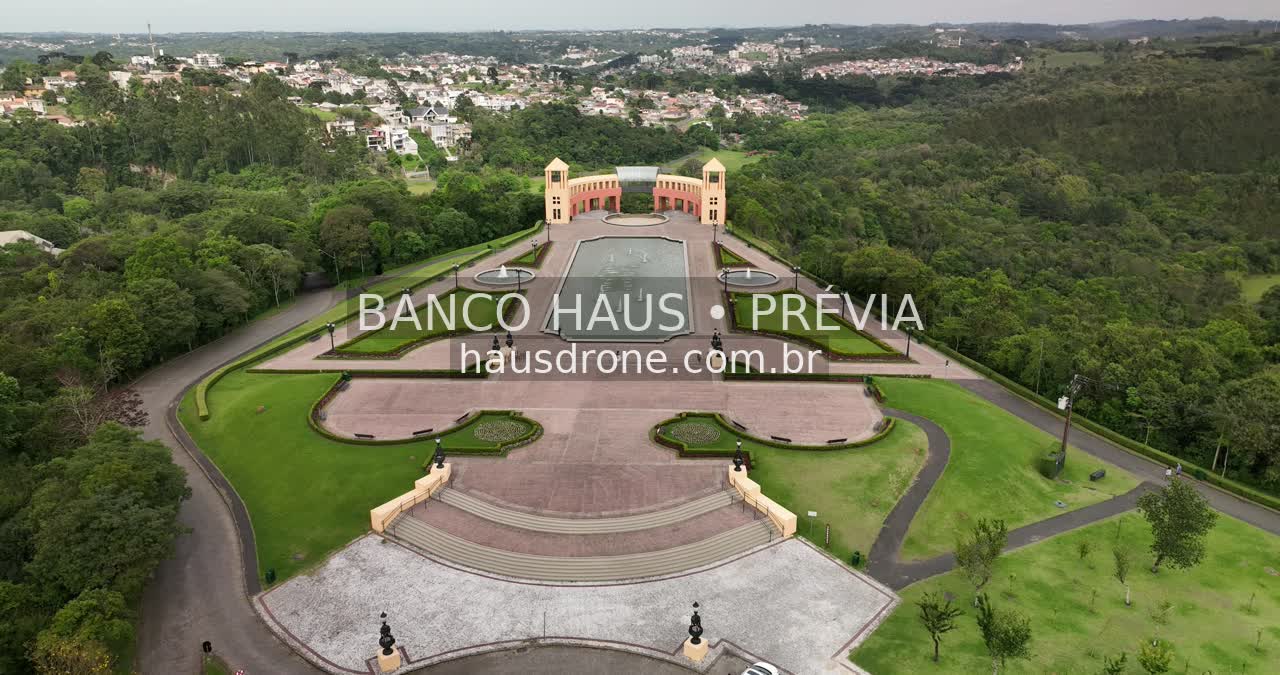 Jardins e mirante do parque — Parque Tanguá em Curitiba, Paraná.