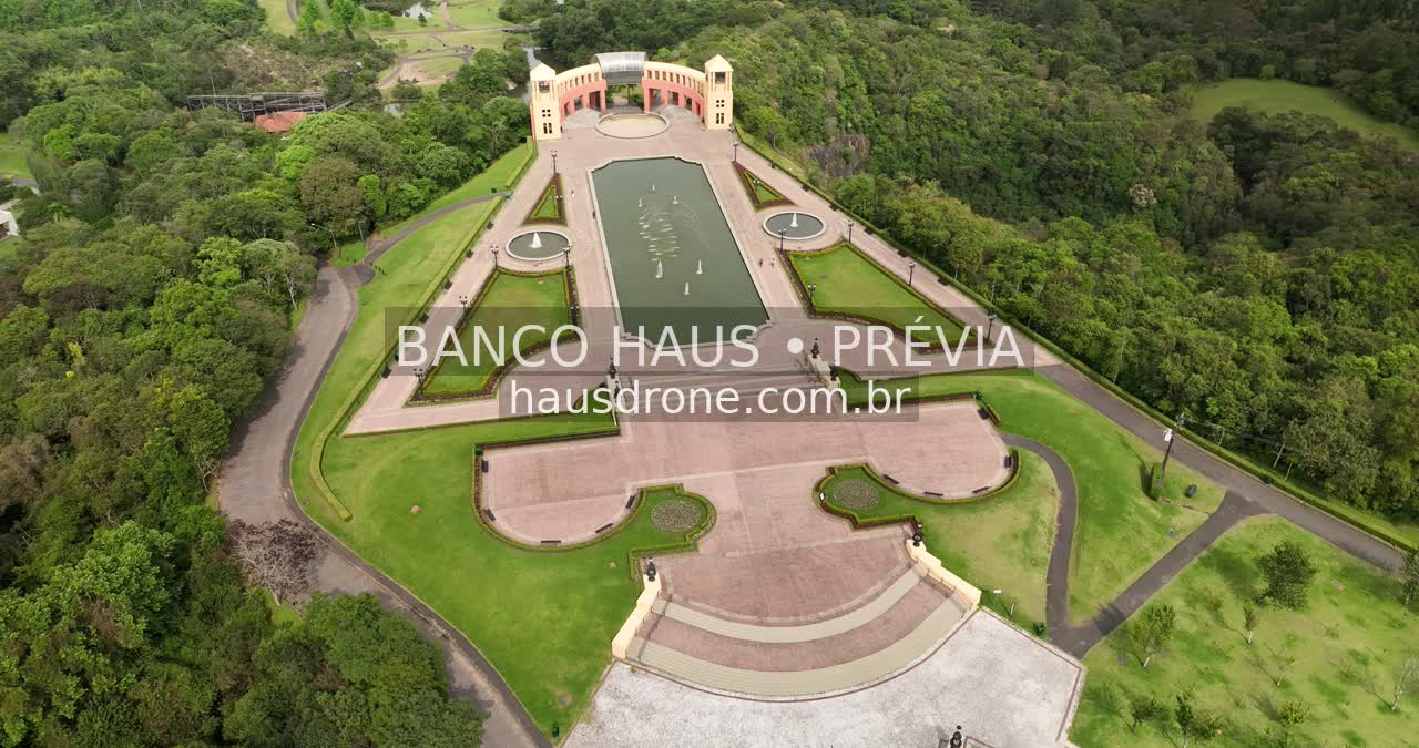 Jardins e mirante do parque — Parque Tanguá em Curitiba, Paraná.