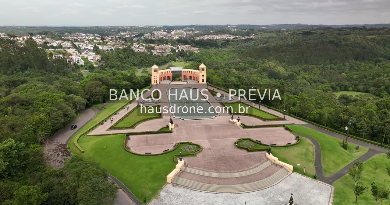 Jardins e mirante do parque — Parque Tanguá em Curitiba, Paraná.