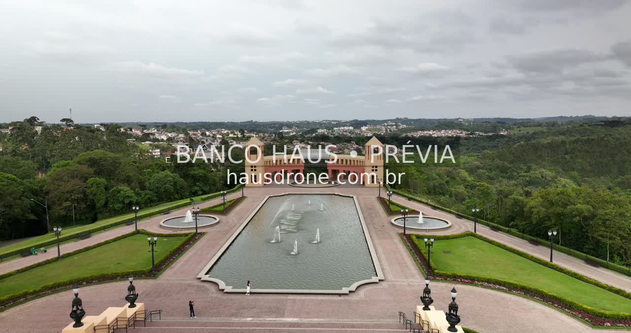 Jardins e mirante do parque — Parque Tanguá em Curitiba, Paraná.