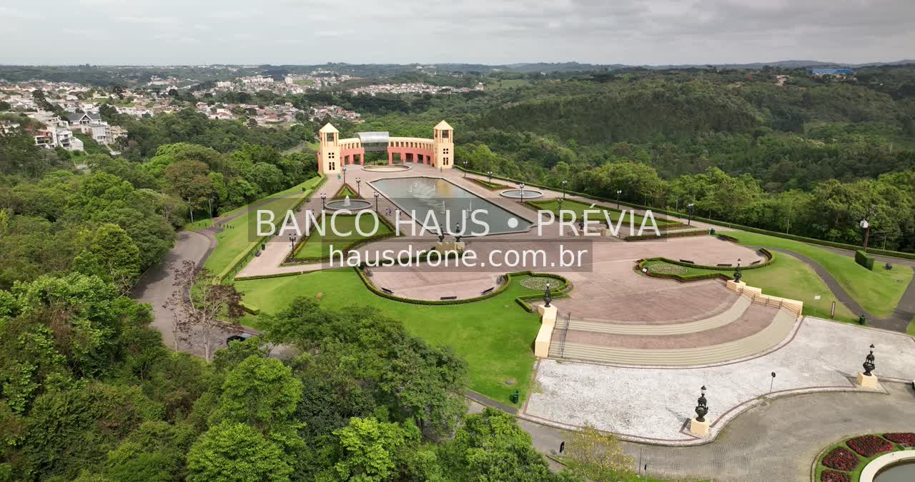 Jardins e mirante do parque — Parque Tanguá em Curitiba, Paraná.