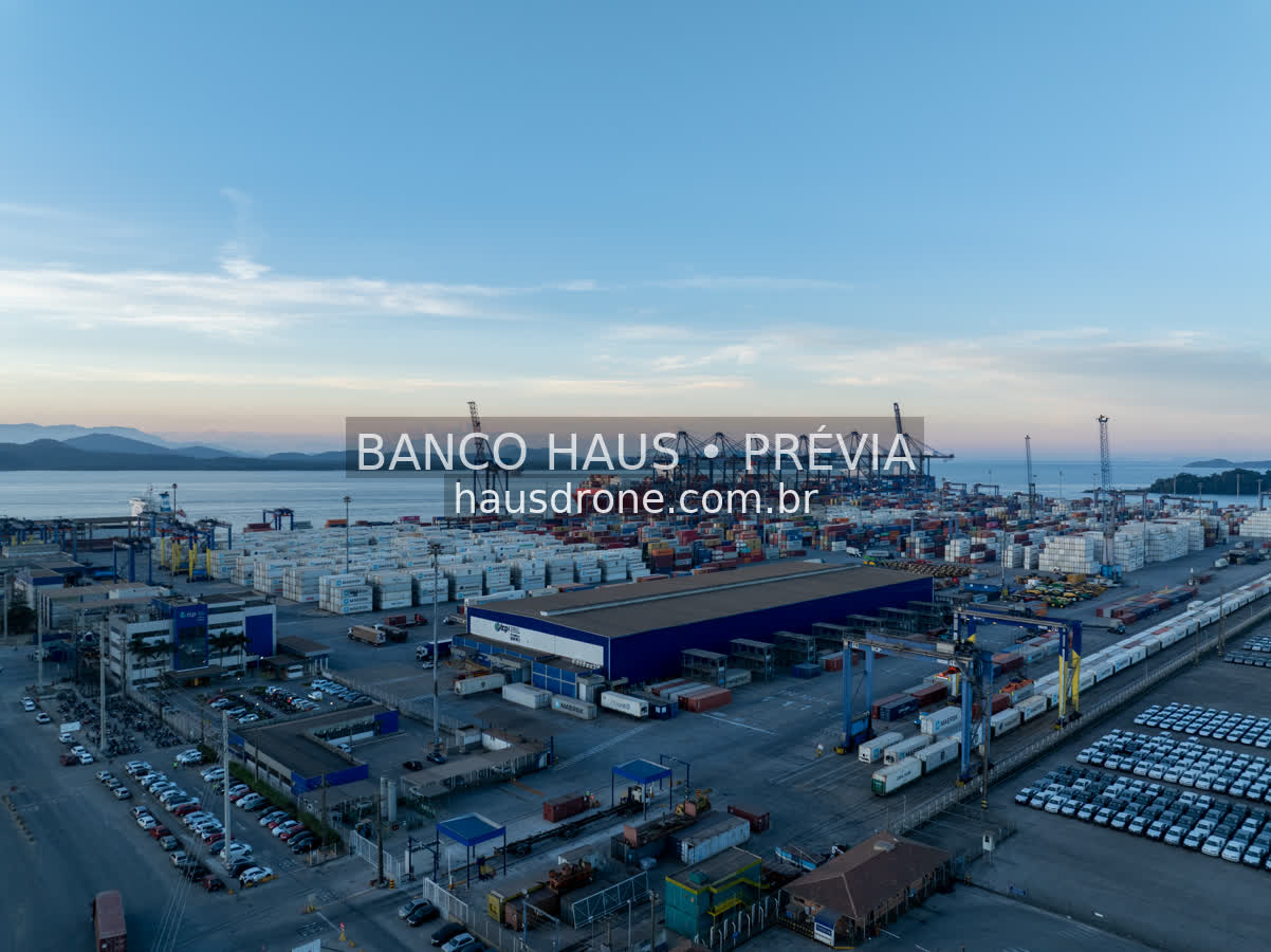Terminal portuário e infraestrutura — Porto de Paranaguá, Paraná.