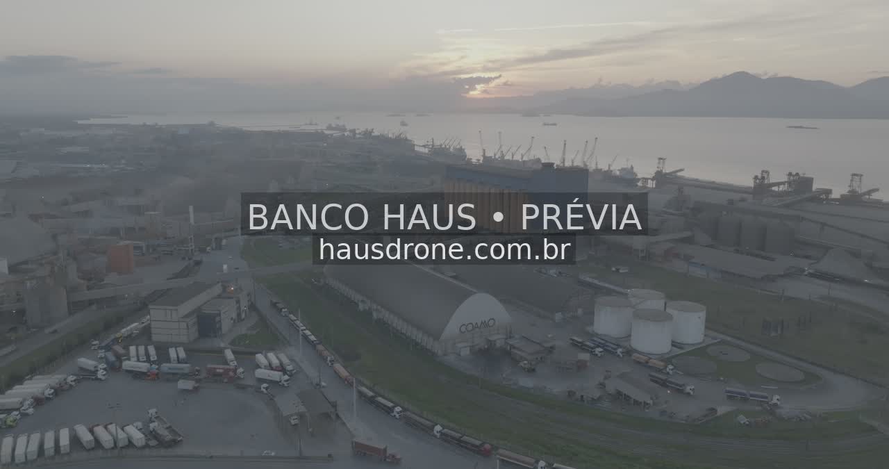 Terminal portuário e infraestrutura — Porto de Paranaguá, Paraná.